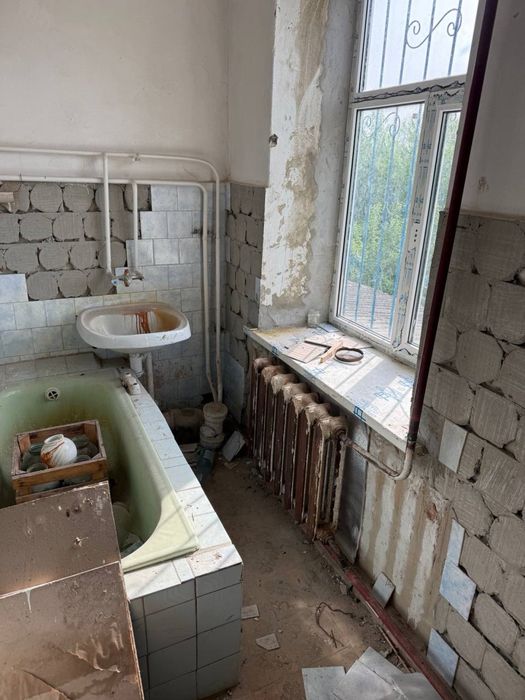 Продам здание  в самом центр с. Березна