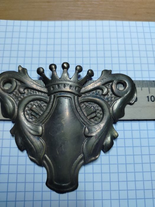 Корона над щитом накладка герб релігійні.