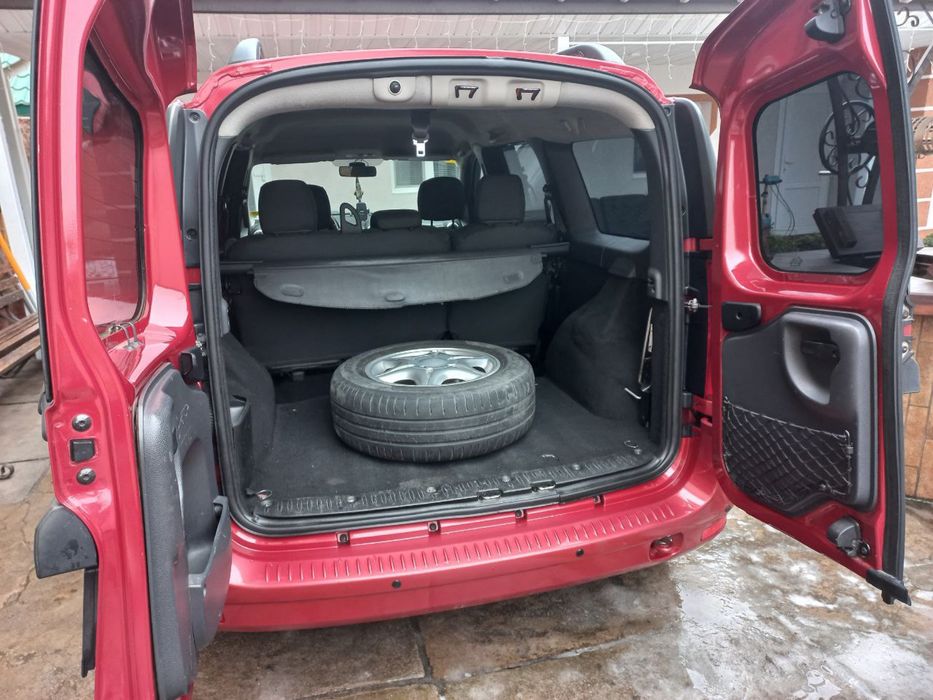 Dacia Logan універсал 2012 рік