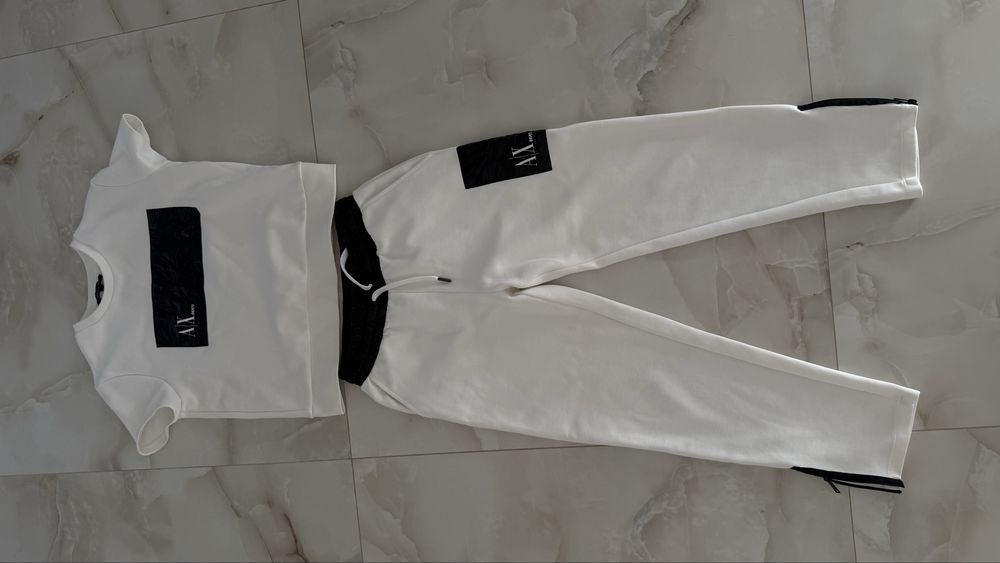 Костюм Armani  оригінал. С/М розмір