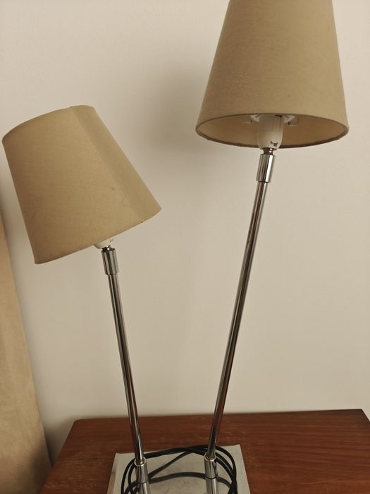 Dois candeeiros de mesa cabeceira