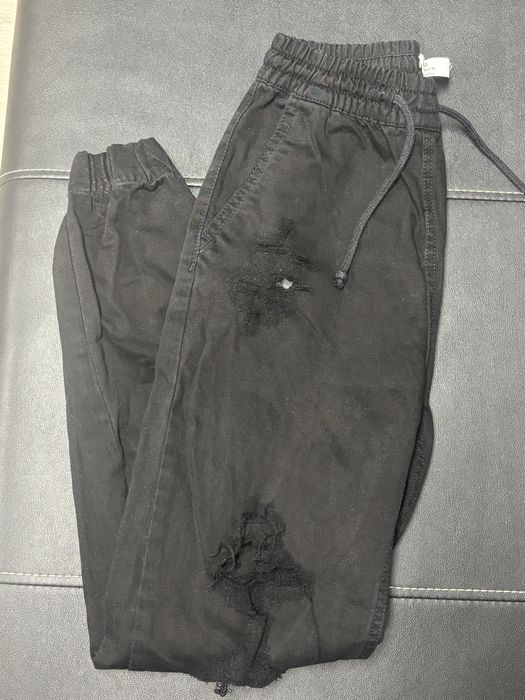 Joggery z dziurami Bershka r. XS Joggersy