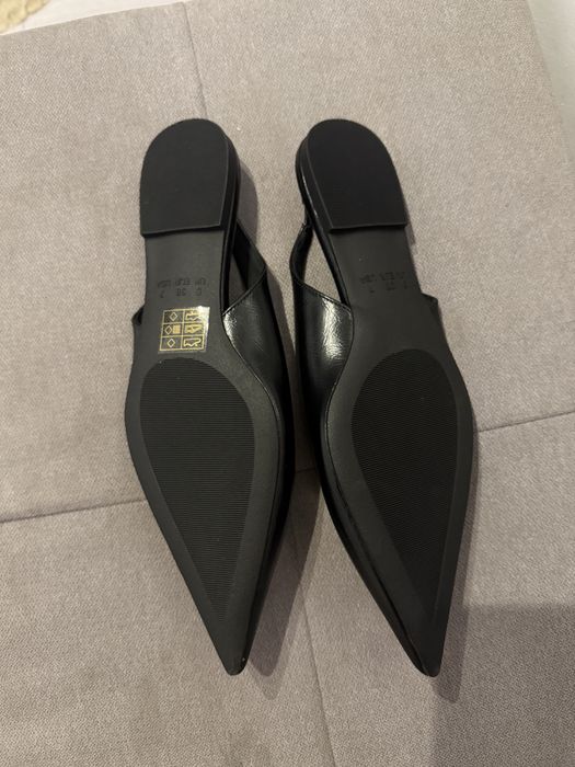 Туфлі, балетки з відкритою пʼяткою і гострим носком