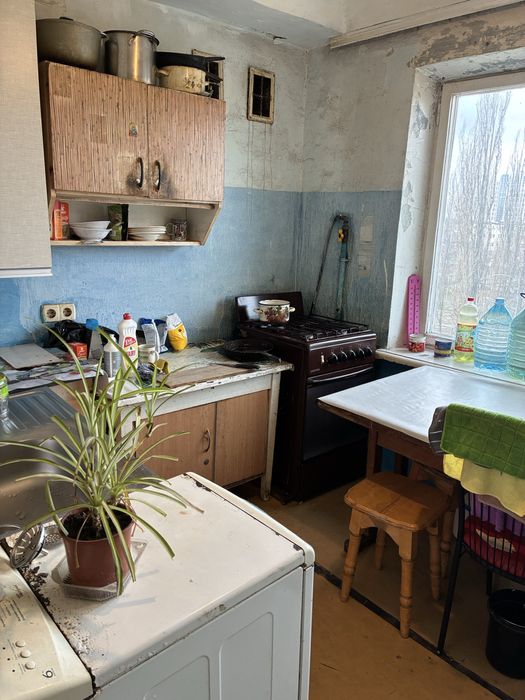 Продаж кімнати 10 м. біля  метро «Чернігівська» без комісіі»