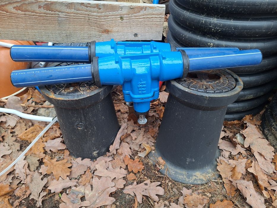 2 nowe studzienki/ włazy kanalizacyjne,2 zasuwy przyłącza