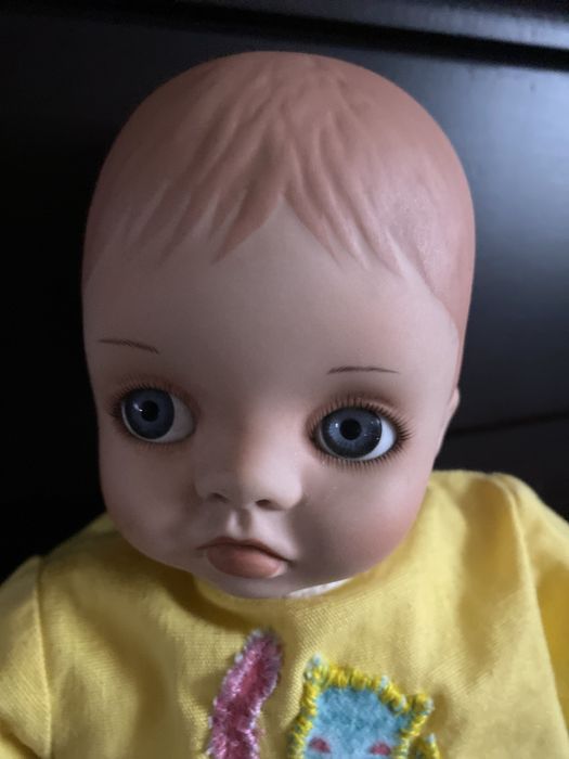 Фарфоровая кукла