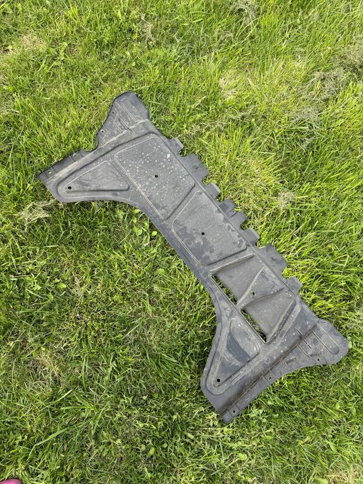 Защита двигуна центральна 5Q0.825.235. Skoda VW Polo Golf