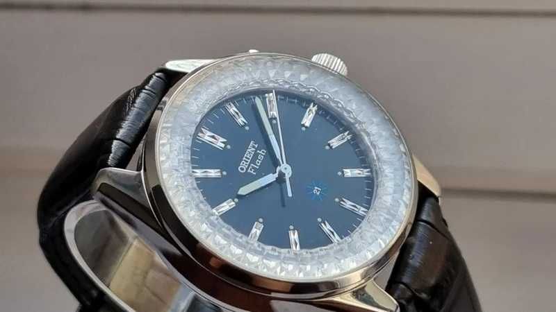 Orient Flash - Mechaniczny plus funkcja podświetlenia ringu - Rzadkość
