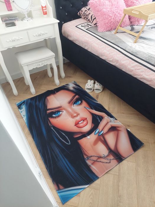 Dywan z lalką w stylu bratz