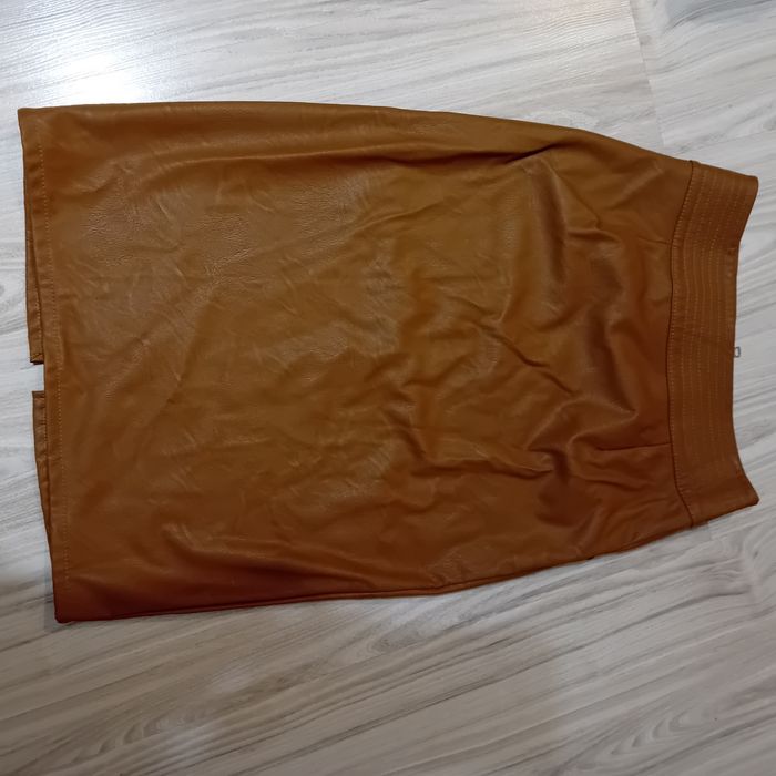 Brązowa spódnica skórzana piękna M nowa