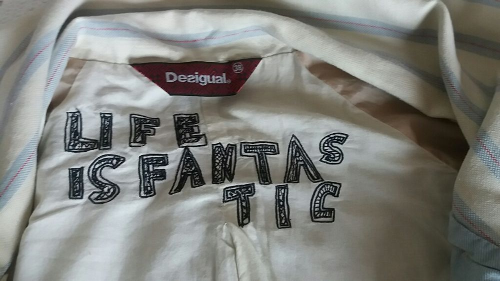 Casaco da marca Desigual número 38 em bom estado