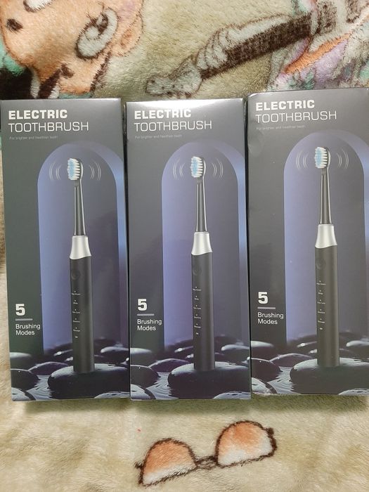 Зубна щітка електрична з USB-зарядом.
