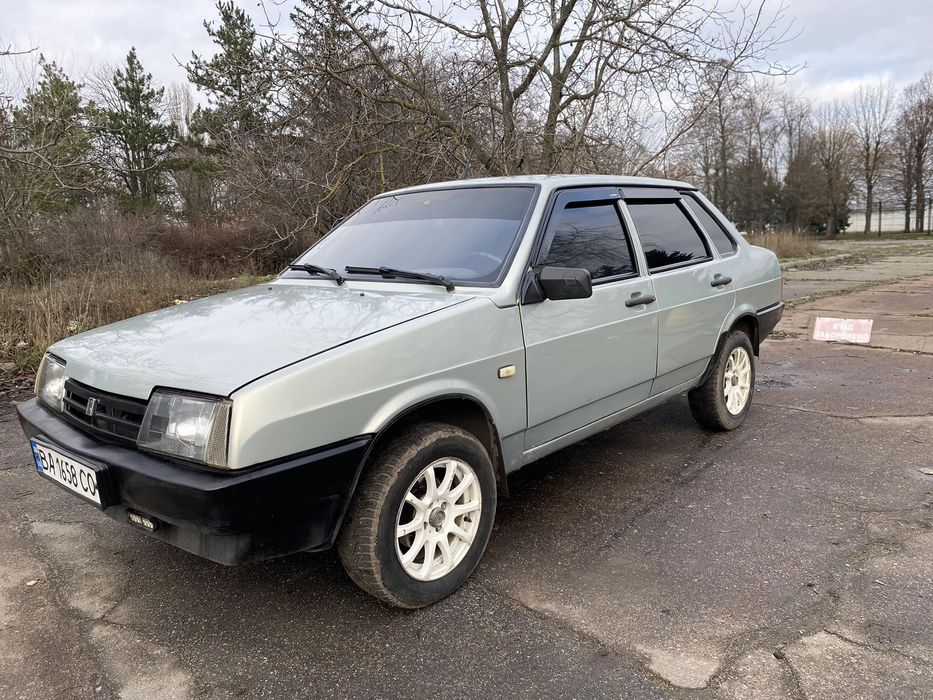 Авто в доброму стані, новий антифриз,датчик распредвалу,свічки,резина зимня в доброму стані,пічка ташкент,по кузову не погана,не гнила,газ вписаний працює коректно економна,музика гарна,тонована дорогою плівкою,салон охайний,ходова добра мотор коробка без нюансів сів поїхав,диски на 14 GTR Sport,передні стеклопідіймачі,с документами порядок страховка є ще на 8 місяців,перша реєстрація 2010 рік,торг біля капоту!