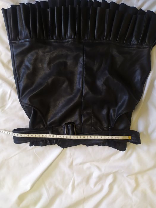 Шкіряна спідничка. Стан ідеальний. Вік:орієнтовно 7-10років в залежнос