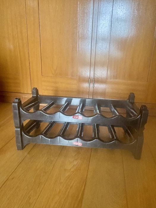 Suporte garrafas plástico castanho