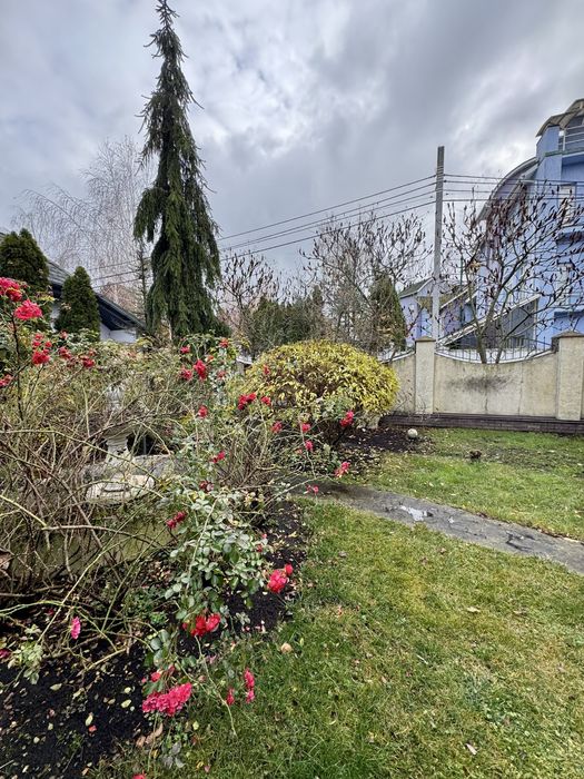 Будинок 300 кв.м. З усіма Комунікаціями в масиві Канадське село!