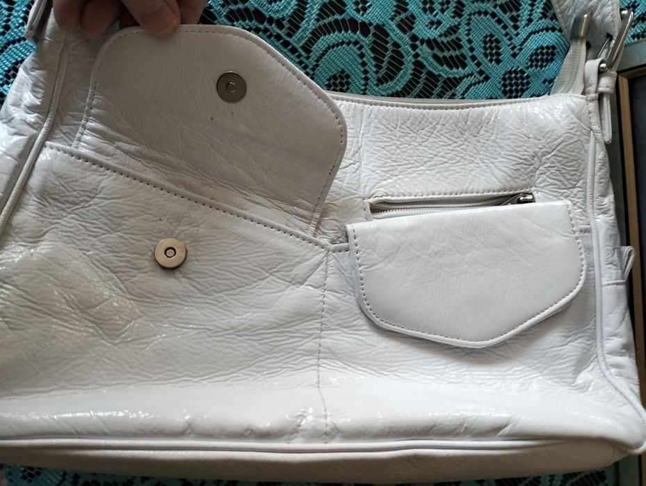 Biała torebka na ramię; Karen; 21 x 30 x 11cm