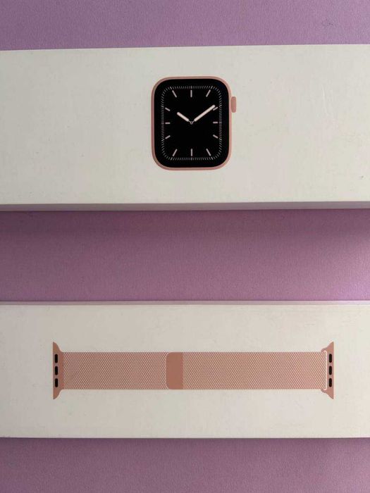 Apple Watch Series 5 44mm Gold Aluminum Case