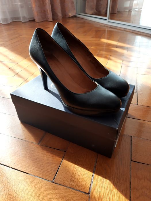 Szpilki na  delikatnej platformie firmy Ryłko