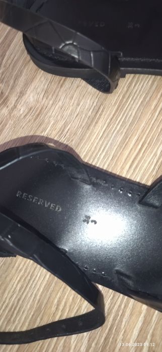 Śliczne czarne skórzane sandałki z Reserved roz 36 wkł 23,5 cm