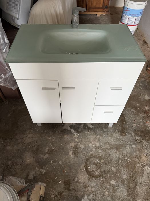 Movel e lavarorio de casa de banho