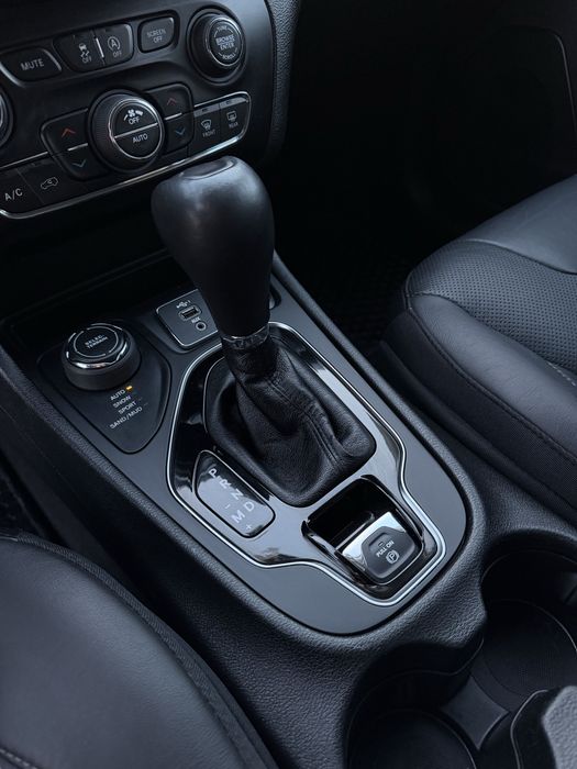 Jeep Cherokee Limited AWD 3.2 бензин 2020 р.в