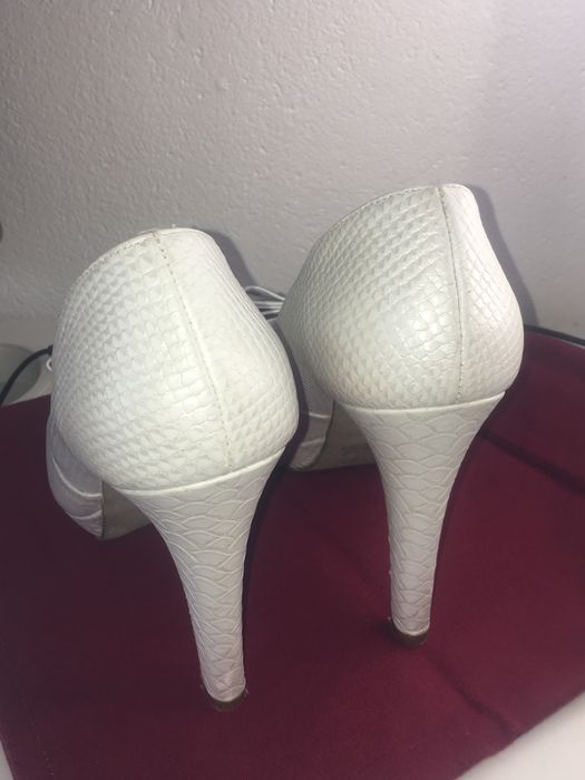 Sapatos noiva, tam 39,marca M. Fátima Silva, como novos