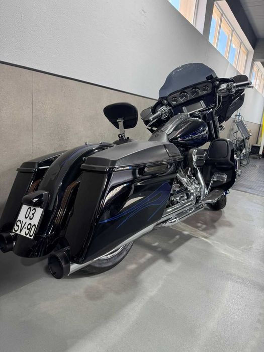 Vende-se mota Harley-Davidson Street Glide Custom