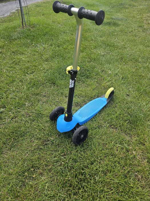 Hulajnoga trzykołowa