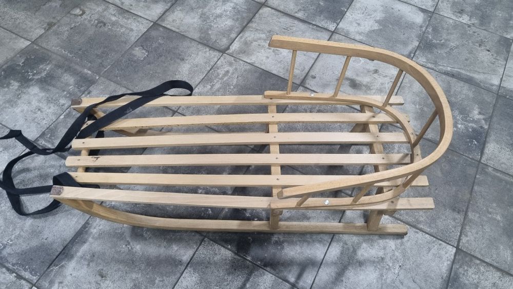 Sanki drewniane z oparciem