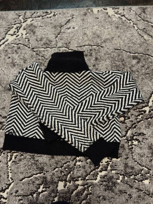 Тепла коротка кофта світер