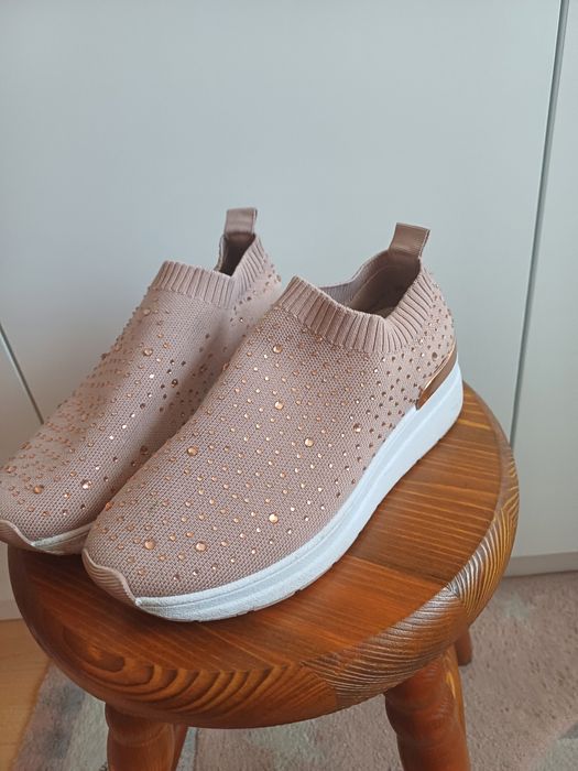 Sprzedam buty sportowe dla dziewczynki  siateczki