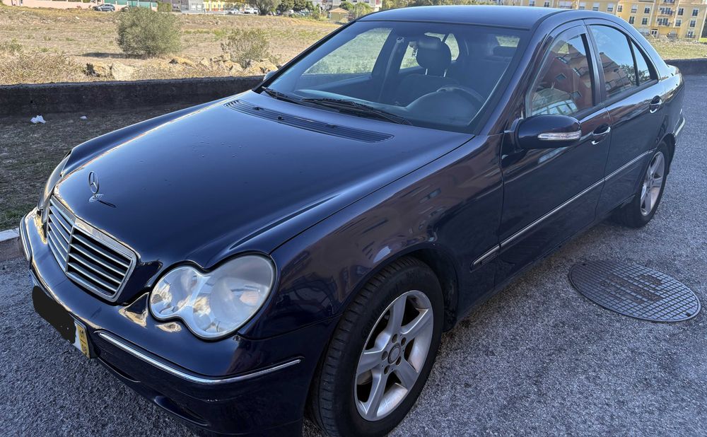 MERCEDES C200 - Bem estimado 2001/08