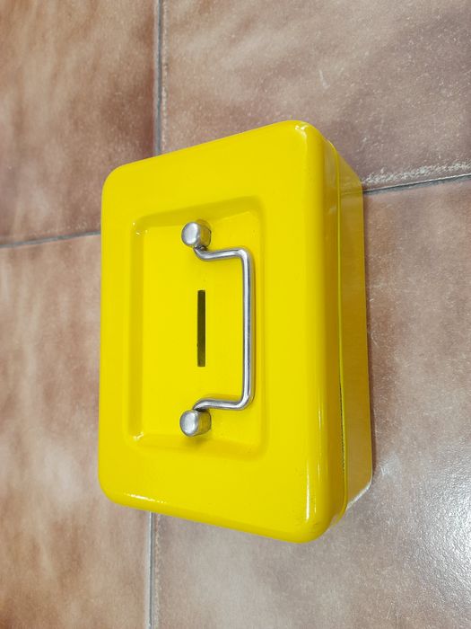 Cofre com segredo e fechadura  - portátil com chave amarelo como novo