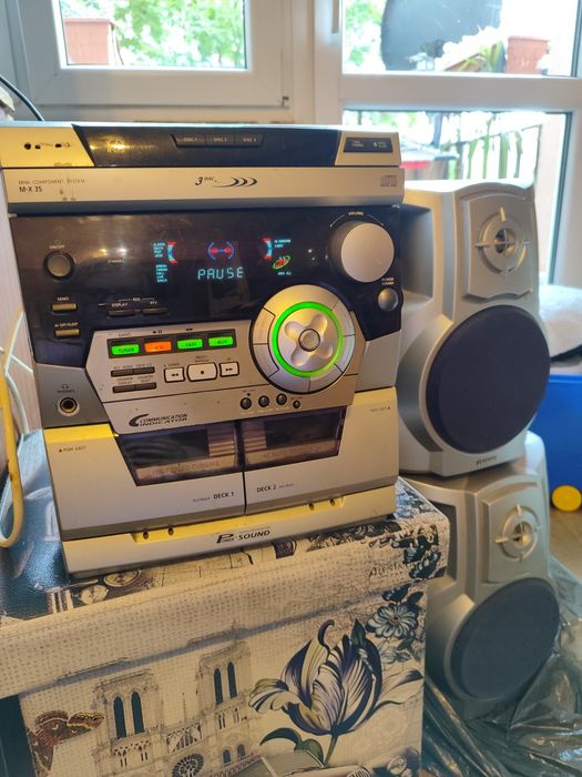 Stereo z głośnikami