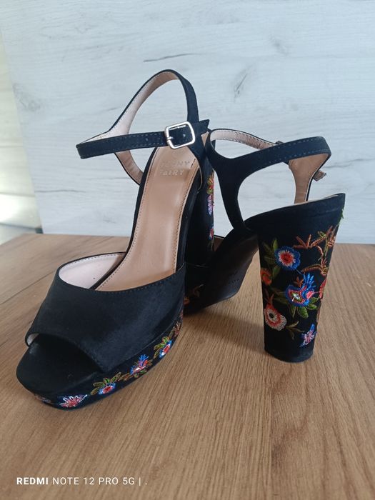 Buty damskie na grubym obcasie