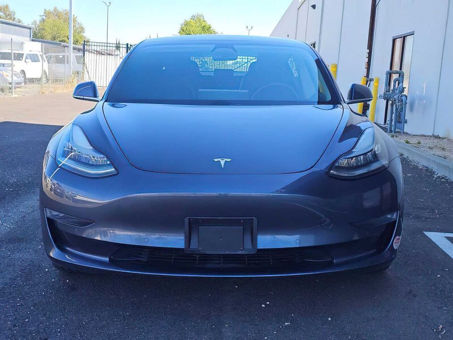 Tesla Model 3 Long Range      2019