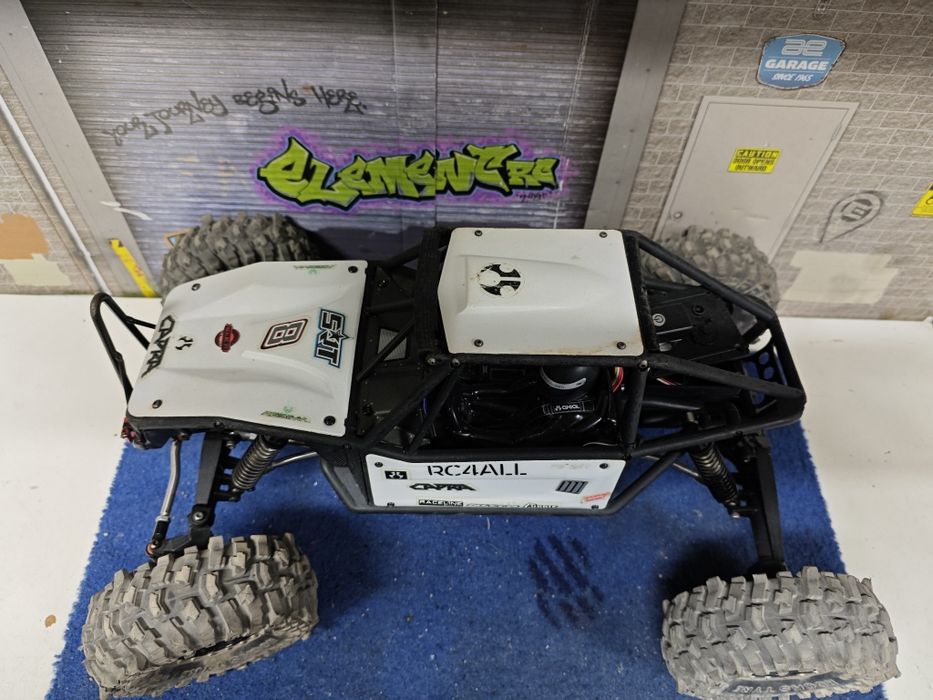 Axial Capra original