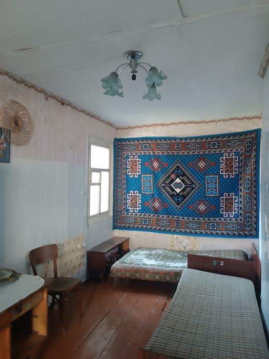 Пів будинку під ремонт в зручному місці