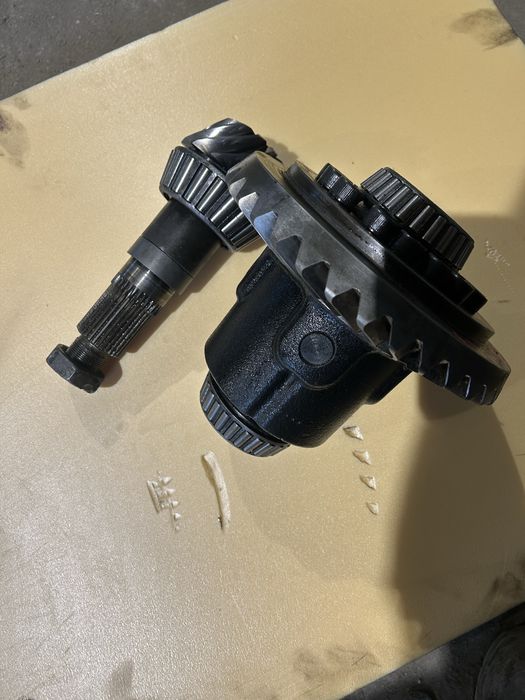 Dyferencjał mostu zf mt-e3050 volvo EW140C przełożenie. 35:12