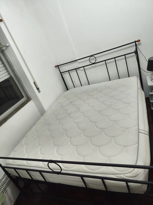 Cama com colchão usado