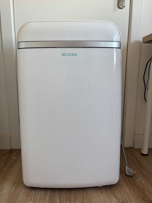 Ar condicionado portátil Becken 12.000 btu (com acessórios)