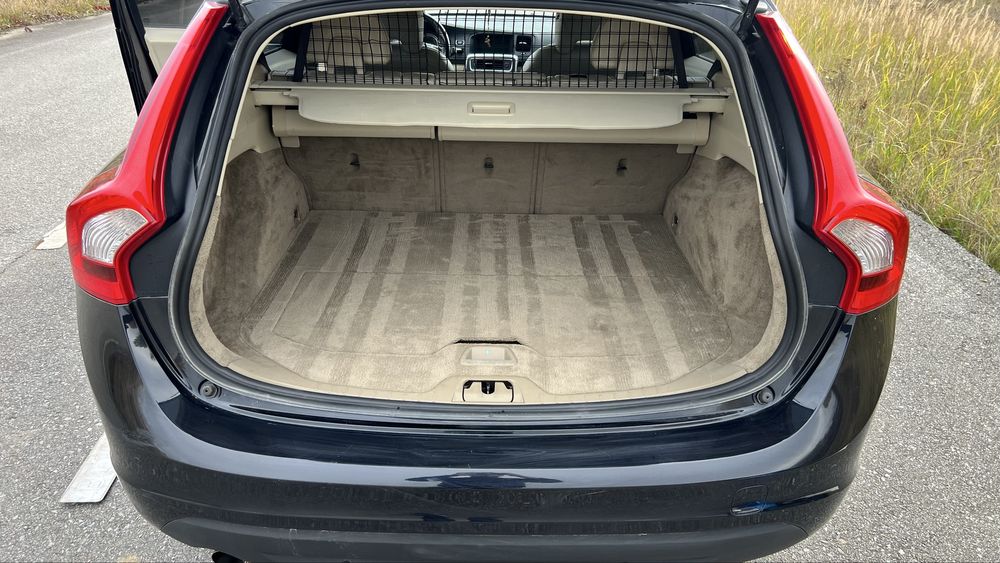 Автомобіль Volvo V60