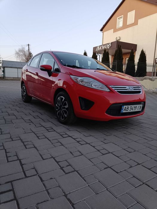 Автомобіль Форд фієста