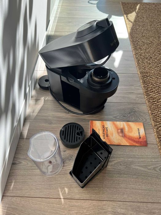 Máquina Café Cápsulas DeLonghi Nespresso Vertuo Pop ENV90B Preta
