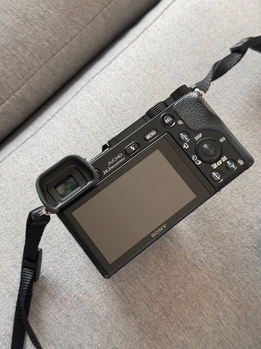 Sony Alpha A6000 + lente Sony 16-50mm OSS | Pouco Iso