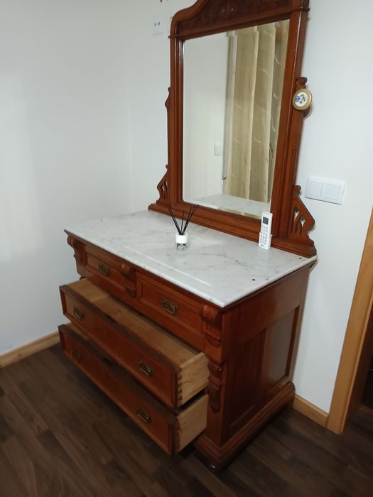 Espelho de cómoda com encaixes verticais