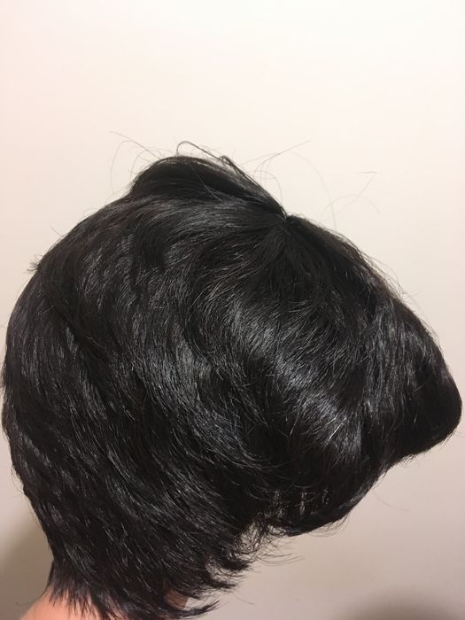 Парик из натуральных волос.