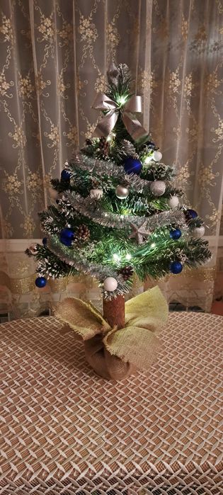 Choinka na pniu 70 cm z DEKORACJĄ i ozdobami - ubrana [producent]