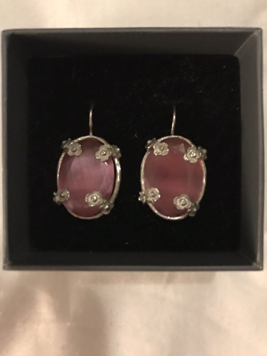Brincos em prata e pedra rosa